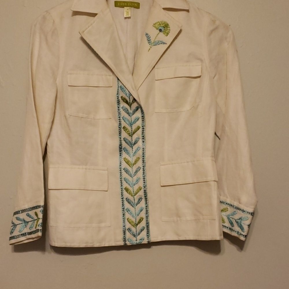 Ingrid olsen embroided blazer.‎